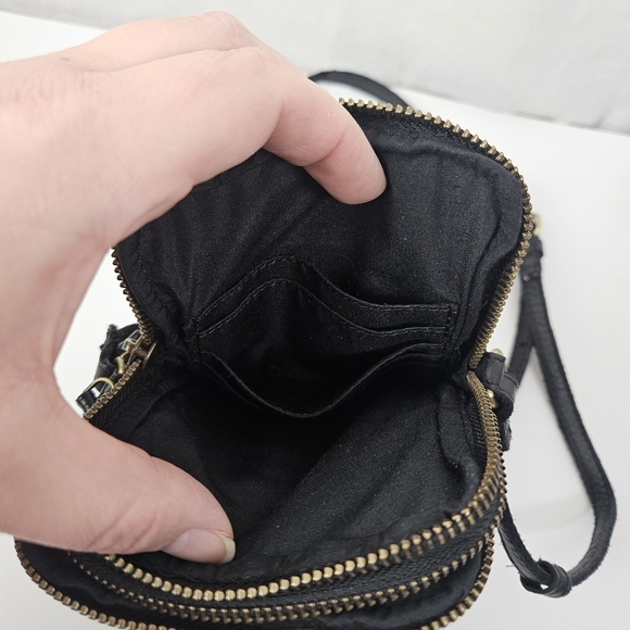 Marta Ponti Black Leather Minimalist Crossbody Bag 5x7.5 - Picture 7 of 9